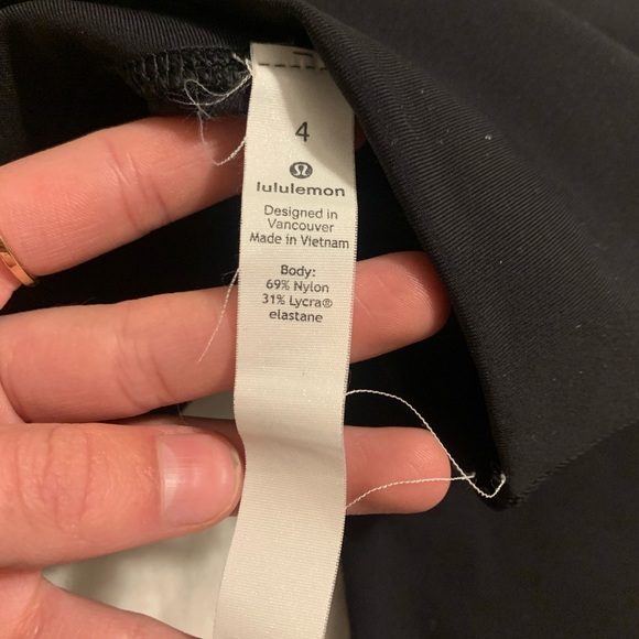 Black lululemon Wunder Under size 4 - Picture 4 of 7